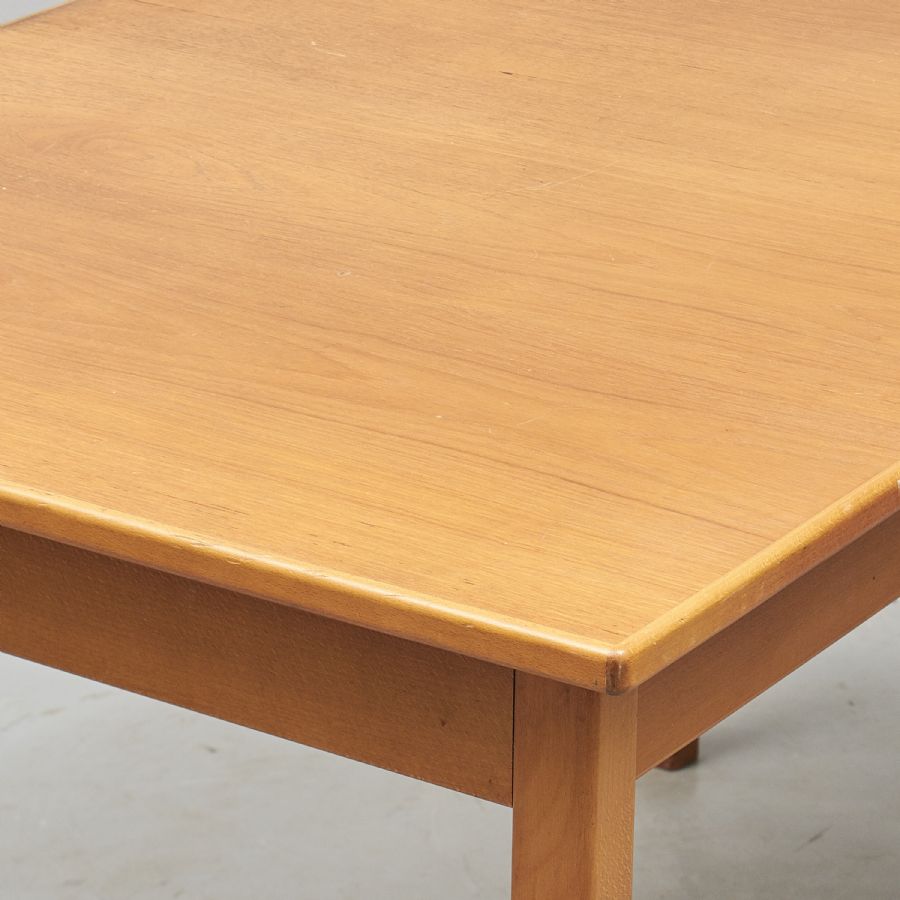 Matbord med låda, 1960 tal, teak, med klaff, Gärsnäs. Längd Matbord med låda, 1960 tal, teak, med klaff, Gärsnäs. Längd